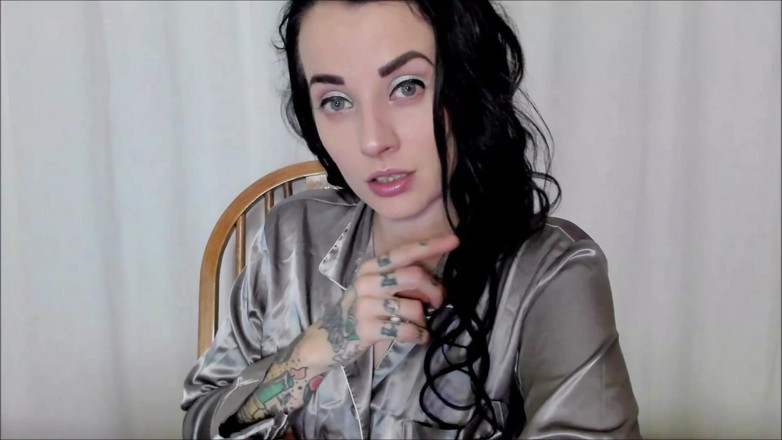 Miss Morticia: Nữ thần muốn gì