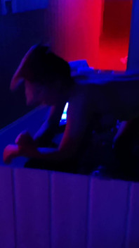 Sexo quente na jacuzzi com grandes mamas milf