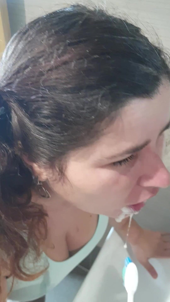 ExpressiaGirl: Stupid Stepdaughter Brushes Her Teeth with Cum, Stepdaddy Cheated Her