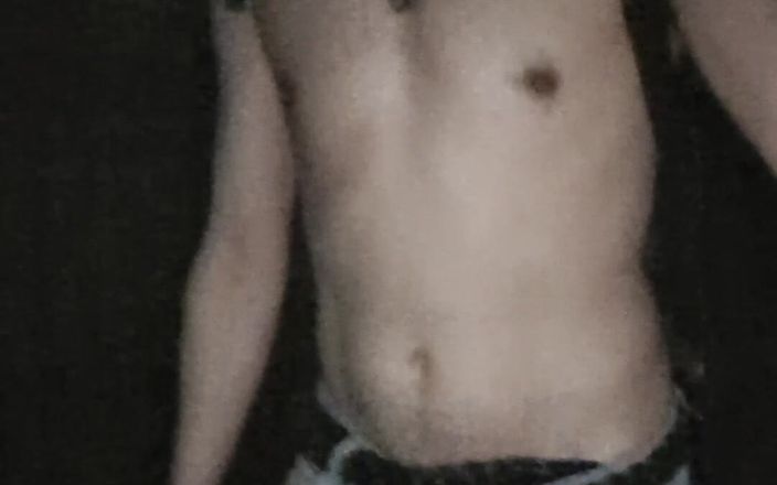 kinkygaynudist: Passeggiata audace in perizoma!