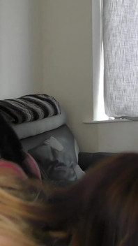 Seksi nicola ile kanepede seks ve kremsi dölleme