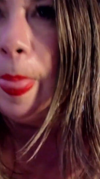 BBW camgirl kommt, indem sie mit muschi spielt