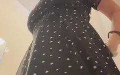 Stark Bollock naakt op een openbare plek krijgen om nieuwe kleren te passen. Deel 1 van 2.