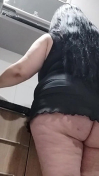性感的继母在厨房