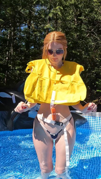 Twoja nadmuchiwana kamizelka ratunkowa fetysz