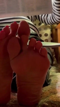 Stepmom Shows Candid Soles Ignores Me