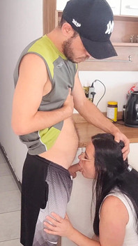 Sexe risqué ! J’ai pris un risque en baisant avec le meilleur ami de mon cocu sous la douche