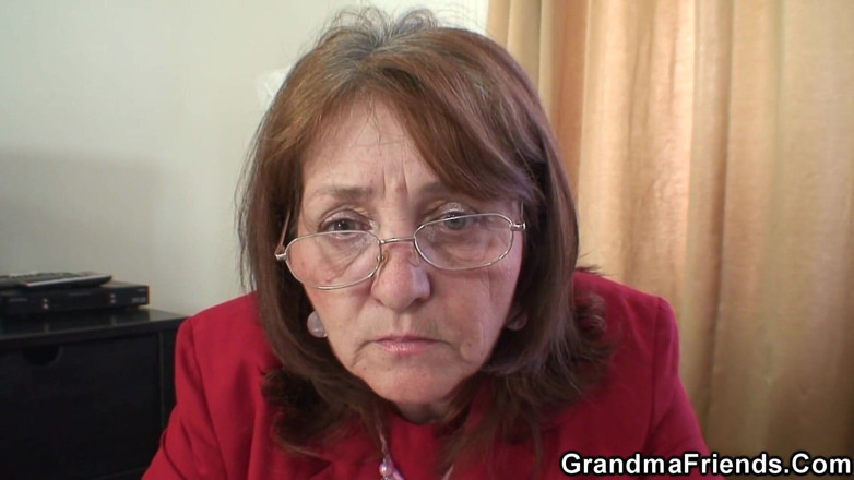 Granny Sluts: Kalung untuk wanita HR