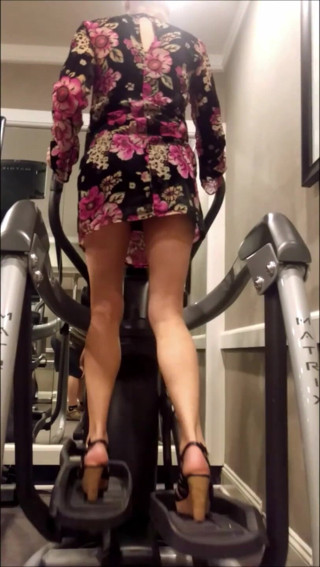 Fantasy Milf: Eliptický stroj stříká