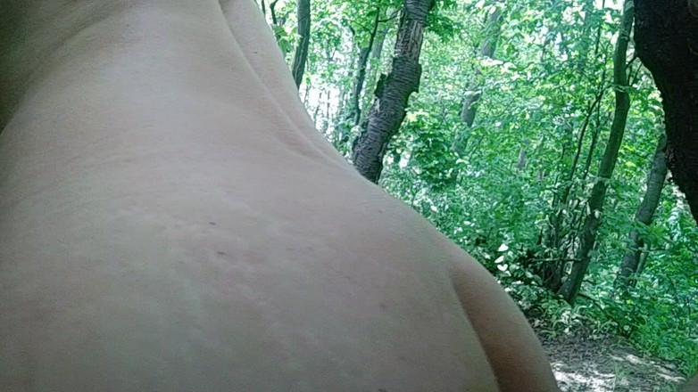 DirtyLubov: Scopata all'aperto con i capelli neri