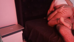 EMY_AND_JONH: Ela acha que não tem ninguém em casa e sobe...