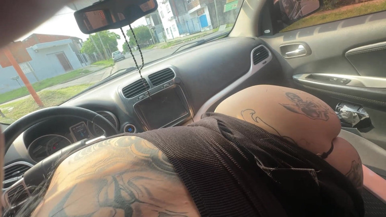 Mamiimaldii: Orální sex v autě, stáhnou okna, aby mě všichni viděli,...