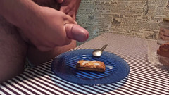 Kinky Guy: Eyacula en una galleta y come su propio semen, disfruta...