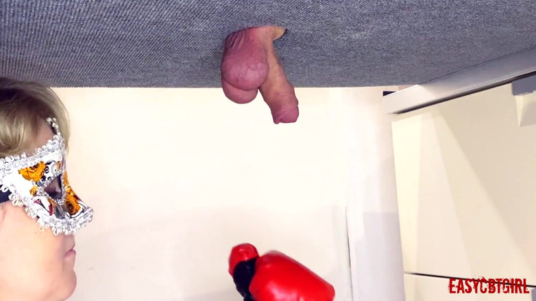 AnnyCandyPainboy: Mistress Boxing w jej niewolnicze piłki Easycbtgirl