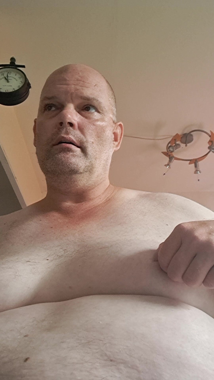 Fickspecht: The Slut Is in Dire Need of Cocks