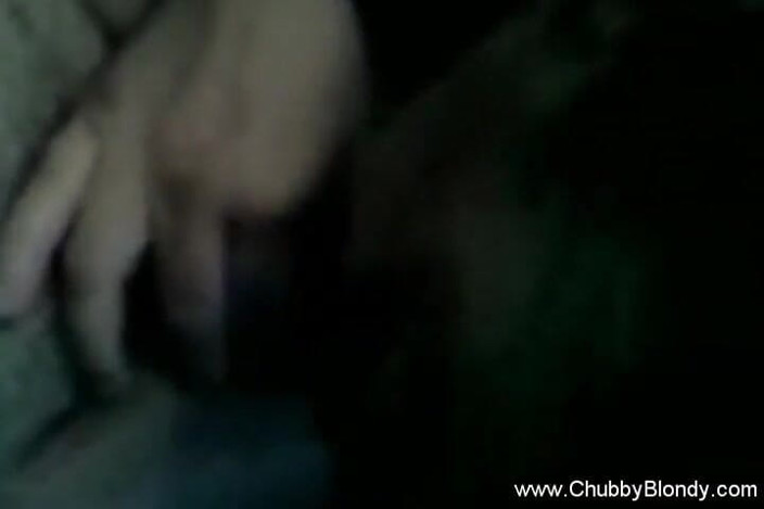 Chubby Blondy: Amateur eigengemaakte seks