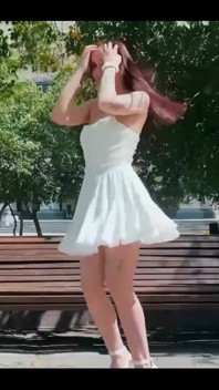 I Like to Walk Along the Street Like a Princess