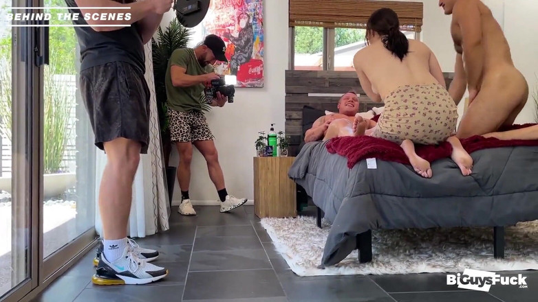 Bi Guys Fuck: Cur bombat Maximus Kelly înainte de a fute un armăsar latino...