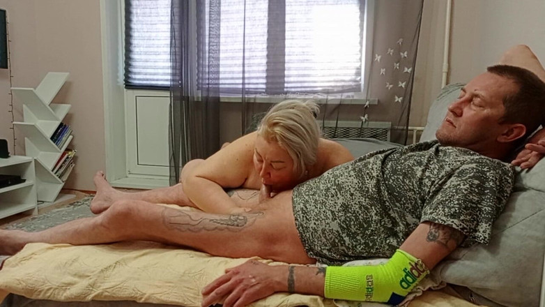 Zona901: Komşusundan sakso çektikten sonra boşalıyor