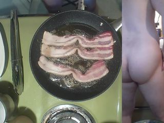 Au79: Membuat sandwich bacon dan eggs