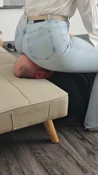 Big Jeans Facesitting – není úniku