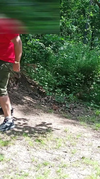 Sokaktan yaşlı seksi otostopçu fahişe ormanda prezervatifsiz sikiliyor