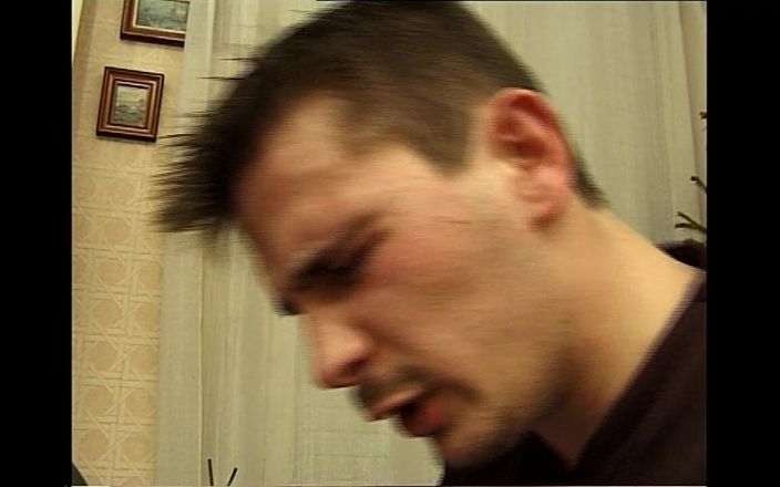 Anal Invasion: Pantat bahenol cewek seksi italia dientot habis-habisan sampai dicrot di...