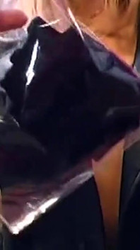 Rubia puta goteando coño a prolapso de coño