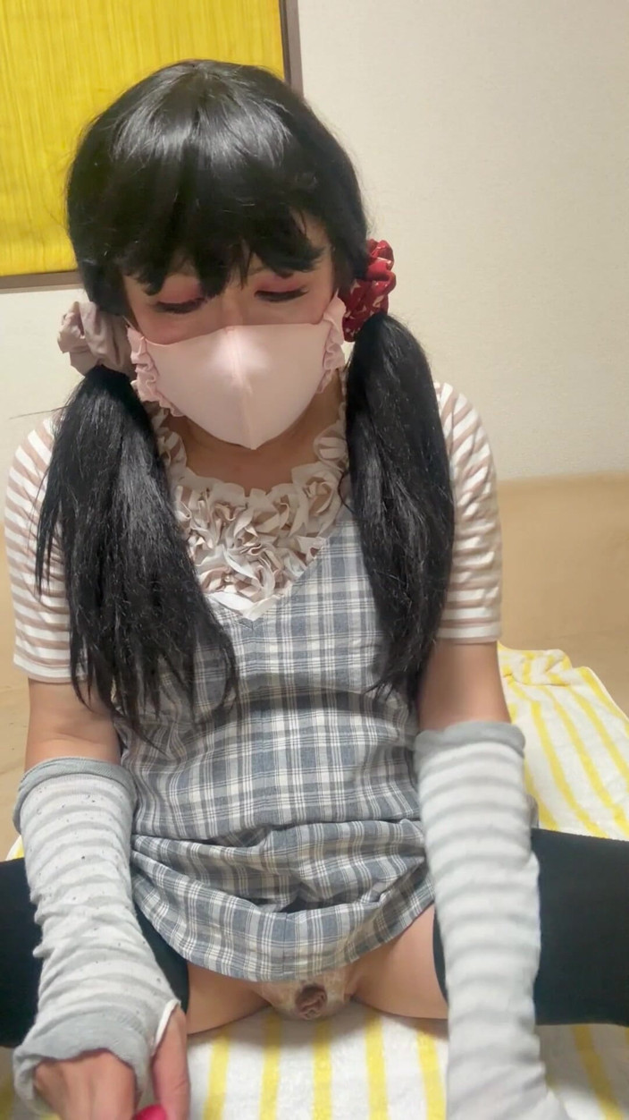 megu2002: No. 287 Anal Plug in the Living Room