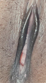 Une desi indienne exhibe sa pipe sur le visage