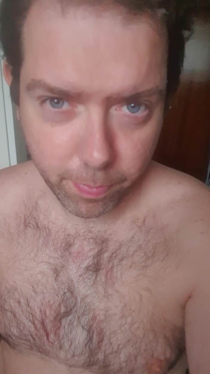 Mirko2589: Ganz nackt in meinem Badezimmer