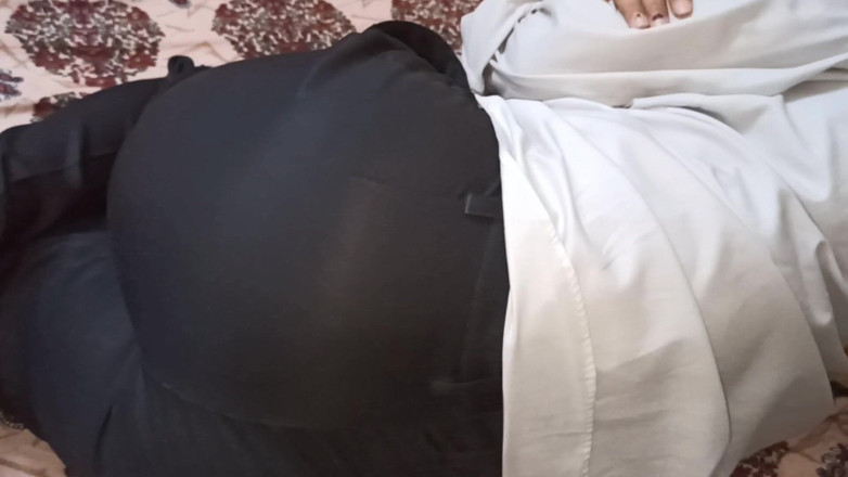 Mehak1993: Desi donna sposata che preme le sue tette calde e...