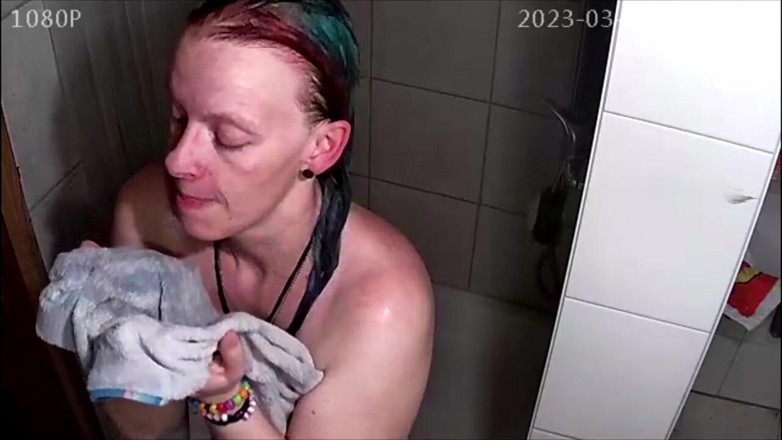 KittieNoOne: MILF atrapada tomando una ducha