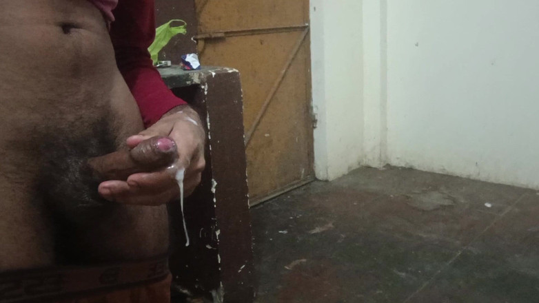 Brijesh 270: Nevlastní bratr masturbuje sám