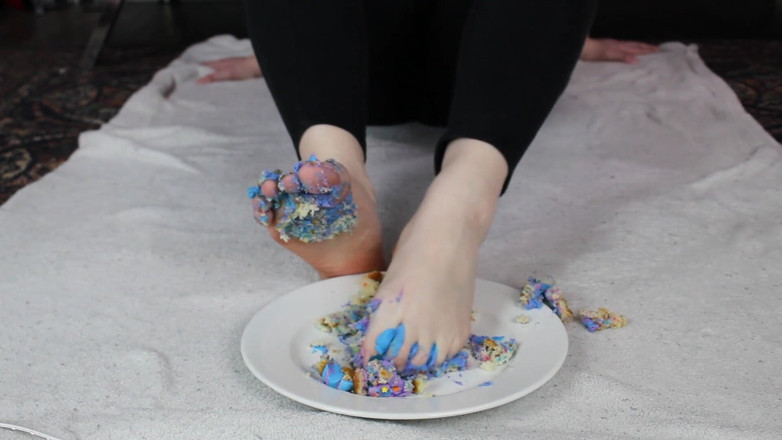 Emma Lilly: Smashing cupcakes with my toes