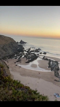 Eu estou me sentindo um pouco para baixo hoje, então eu decidi caminhar no pôr do sol e encontrei aleatóriamente este lugar incrível!