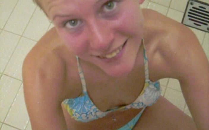 Blondehexe: Teeny Im Schwimmbad