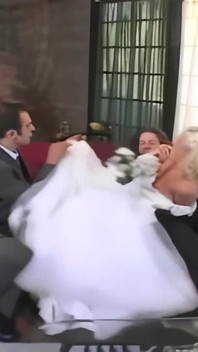 Tres En La Boda