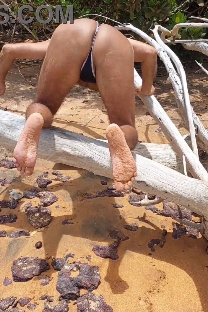 Ladysilvas: ビーチでパンティ姿のレディシルバ、熱いお尻にたくさんの欲情を宿している