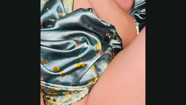 sexalko: Si è arrampicato sul letto di mia suocera e le ha...