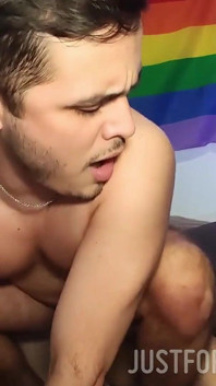 Baculatá Twink je ošukaná surová od 2 Sexy Latinoameričanky!!