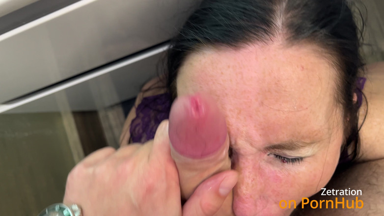 Zetration: 샤워 중 실수로 남친을 염탐했지만 하드코어 밀프 오럴 질싸를 좋아하지 않았어