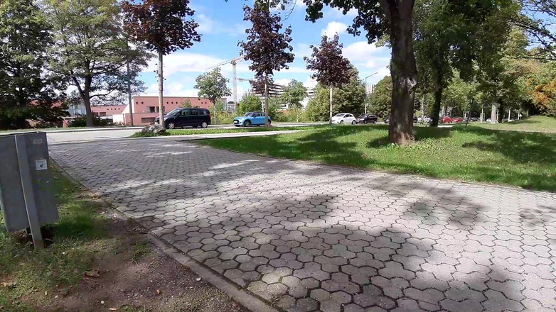 sweetfeet29: Spectacle de pieds sur le banc