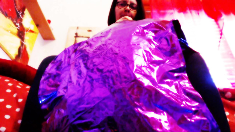 Nicoletta Embassi: Latex Ritual the Giant's Tension