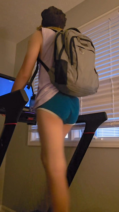 Kinkytwinkpamps: Twink Berjalan Di Treadmill Dalam Seluar Dalam