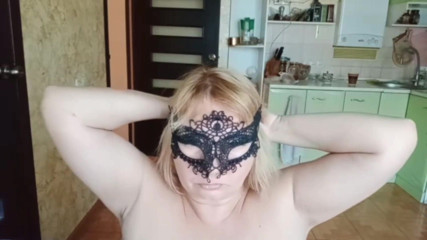 Maturelady001: Mutandine con un buco per il tuo cazzo