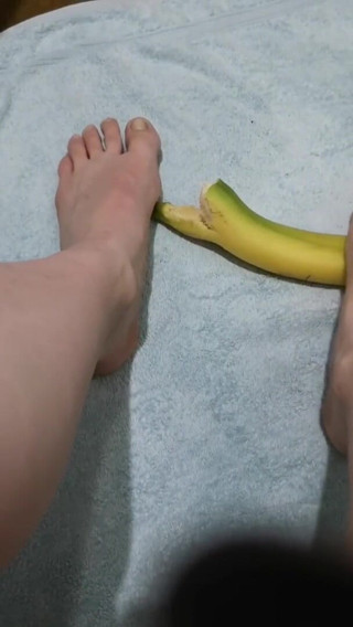 Erotic college: Minha colega de quarto gosta de comer bananas depois do...