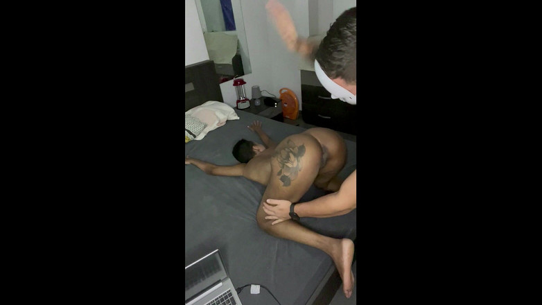 Daph and Loric: 丈夫拍摄妻子被大量射精