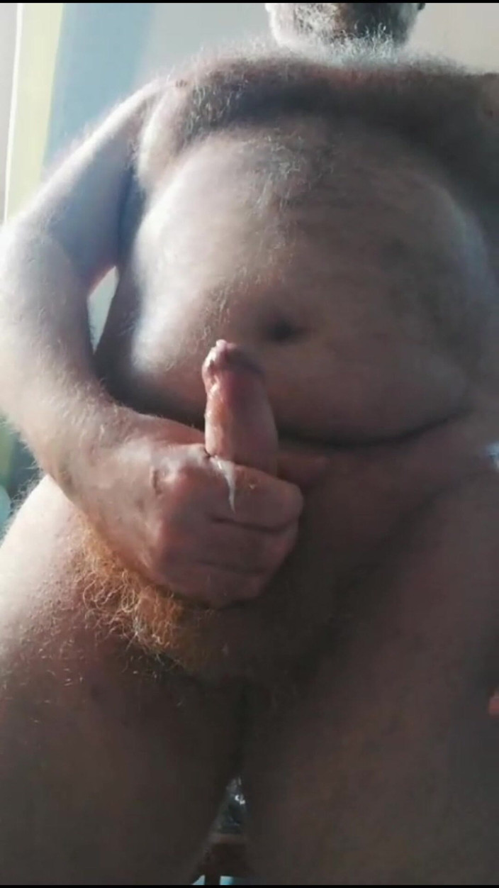 The UK Hairy Bear: Великий британський волохатий вітчим ведмідь дрочить із камшотом