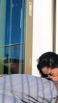 MILF Brazil Morgan dengan tetek besar dikongkek keras gaya doggy, dildo & pancutan mani (bodo)